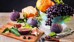 fig, cuttingboard, tendrils, mandarin, half, grapes, bunch, spoon